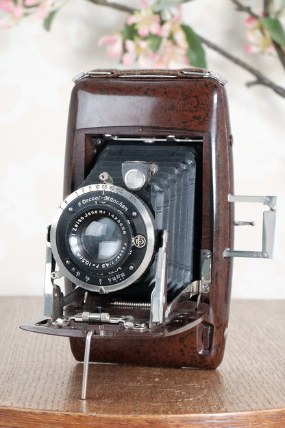 Rare! Mint condition 1934 Ebner 6x9 Brown Bakelite Art Deco Camera. Freshly serviced , CLA‘d