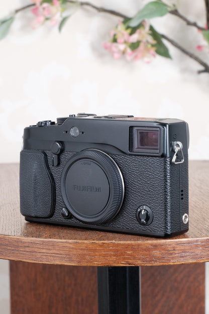 Near mint! Fujifilm X-Pro1 in original box, with lots of goodies!