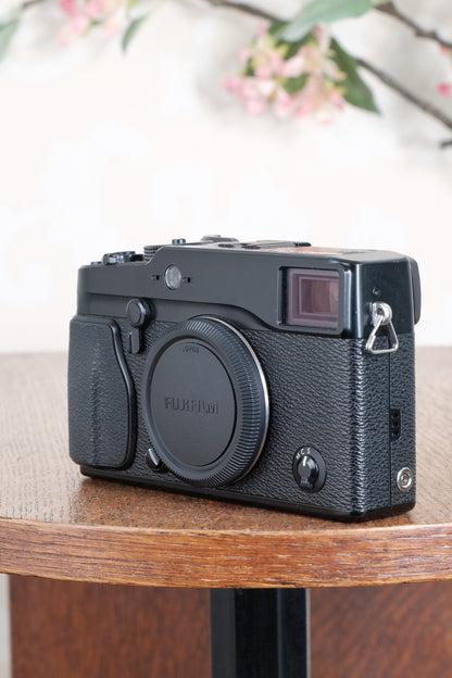 Near mint! Fujifilm X-Pro1 in original box, with lots of goodies!