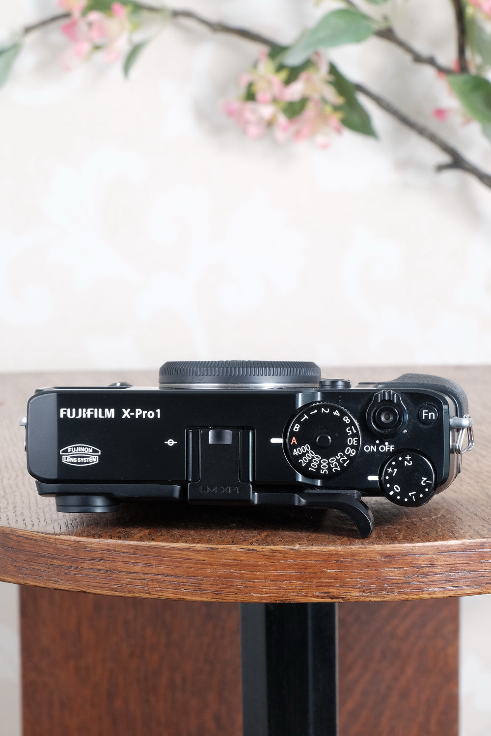 Near mint! Fujifilm X-Pro1 in original box, with lots of goodies!