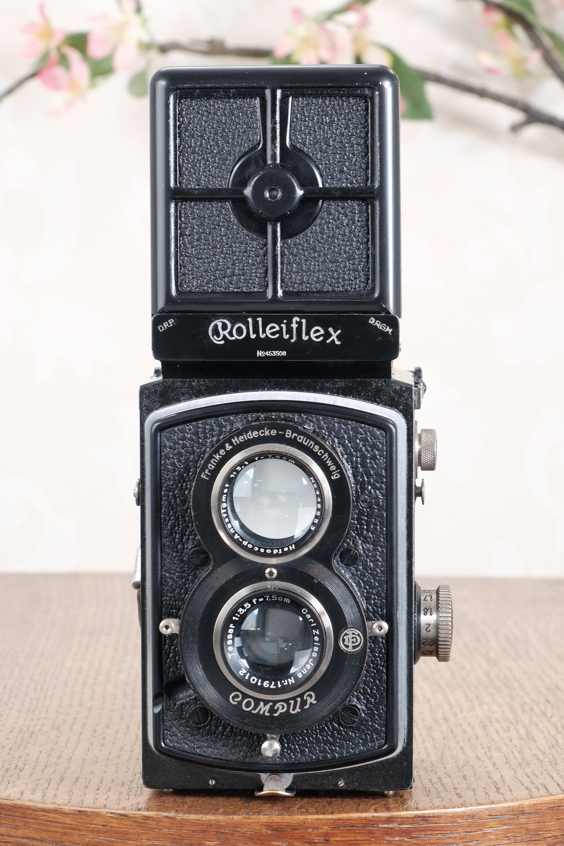 Superb! 1936 Old Standard Rolleiflex with lovely original lenscap, case and strap. Freshly Serviced, CLA’d!