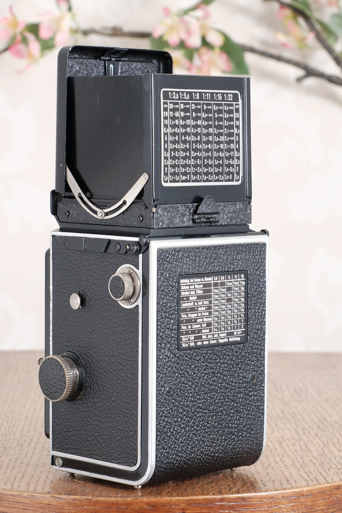 Superb! 1936 Old Standard Rolleiflex with lovely original lenscap, case and strap. Freshly Serviced, CLA’d!