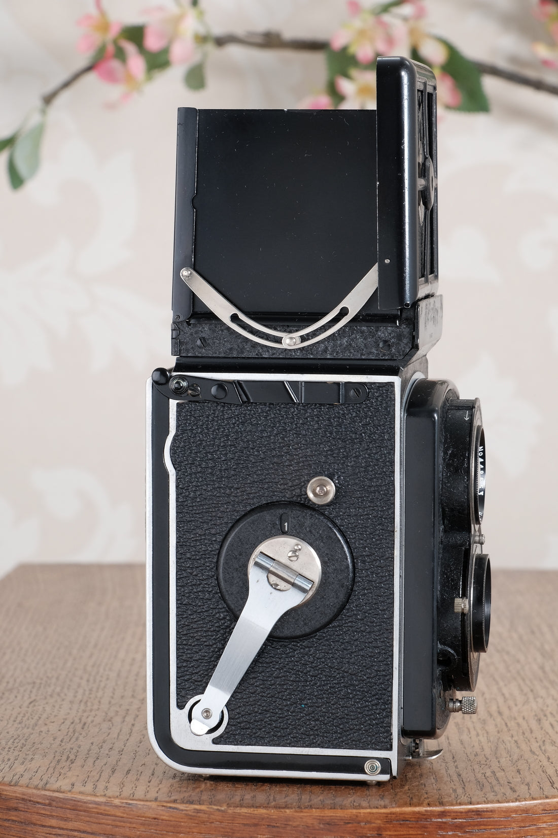 Superb! 1936 Old Standard Rolleiflex with lovely original lenscap, case and strap. Freshly Serviced, CLA’d!