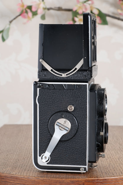 Superb! 1936 Old Standard Rolleiflex with lovely original lenscap, case and strap. Freshly Serviced, CLA’d!