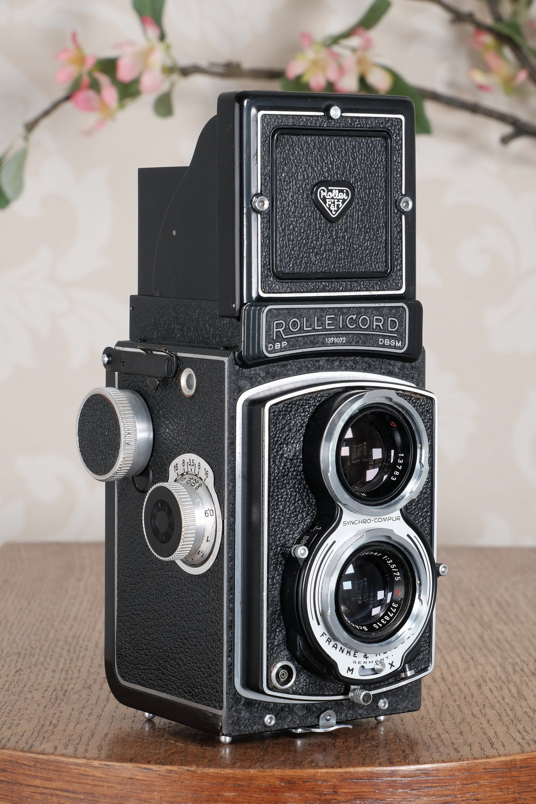 Near Mint! 1954 Rolleicord with Synchro-Compur shutter & Coated lens with original case, CLA'd, Freshly Serviced!