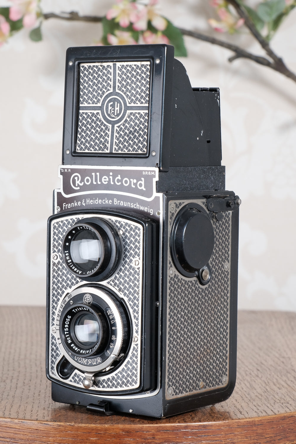 Superb! 1936 Art-Deco Nickel-plated Rolleicord with original case, CLA’d, Freshly Serviced!