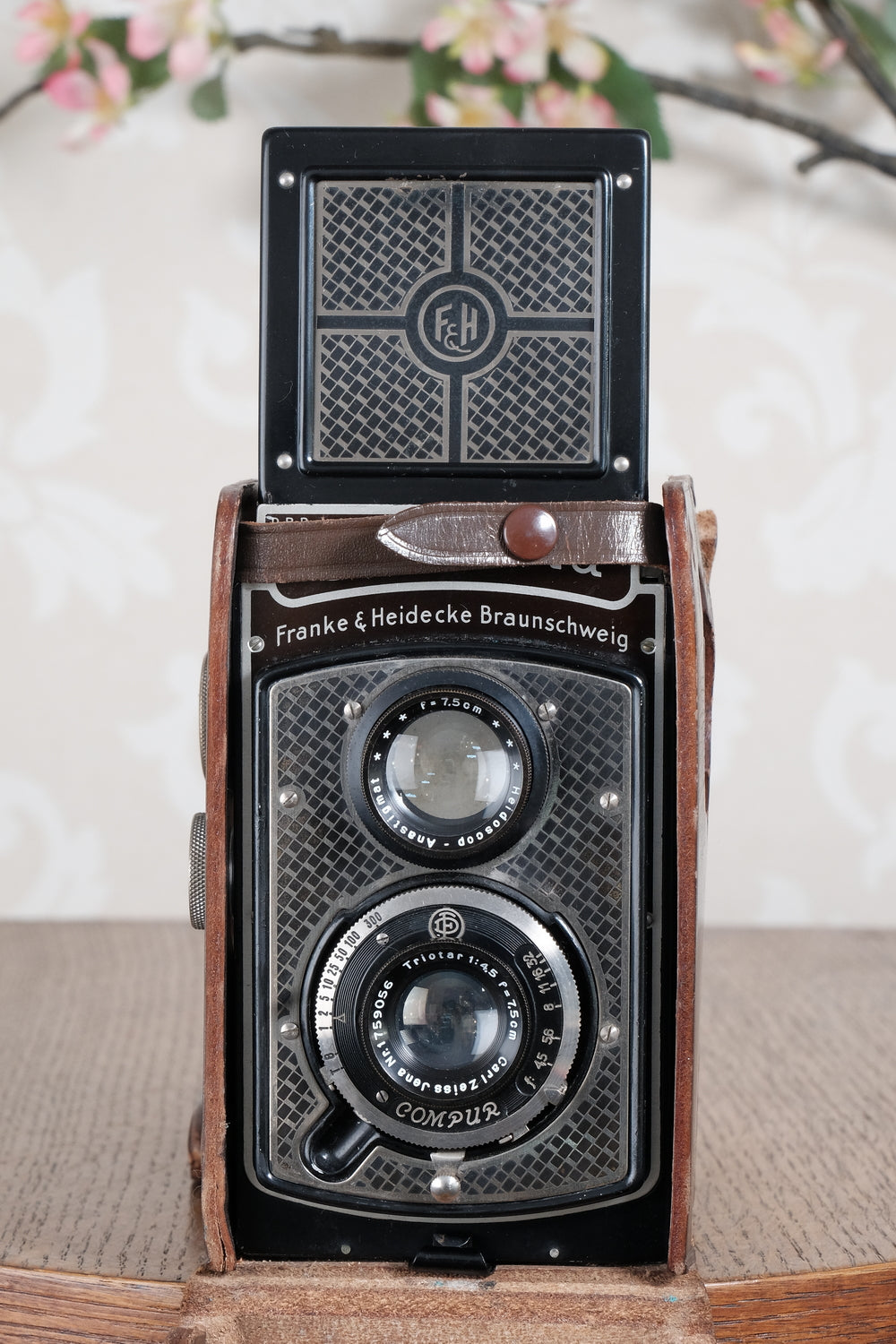 Superb! 1936 Art-Deco Nickel-plated Rolleicord with original case, CLA’d, Freshly Serviced!