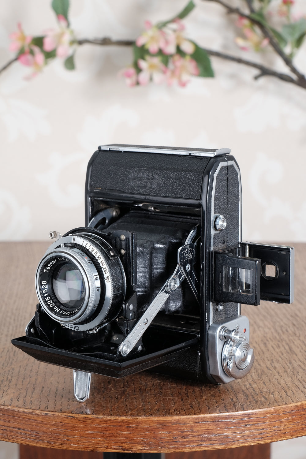 Excellent! 1938 Zeiss-Ikon Ikonta 6x4.5 Tessar. Freshly Serviced, CLA'd