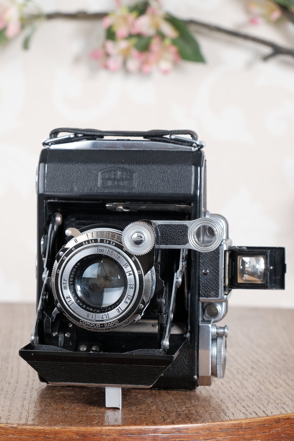 Superb, 1948 Zeiss Ikon Super Ikonta with case, CLA’d, Freshly Serviced!