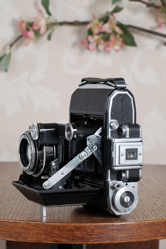 Superb, 1948 Zeiss Ikon Super Ikonta with case, CLA’d, Freshly Serviced!