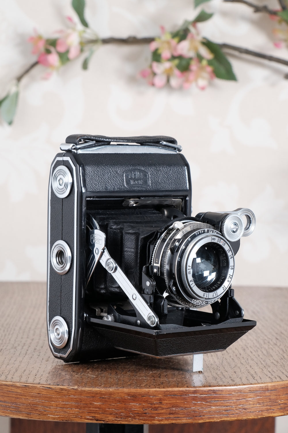 Superb, 1948 Zeiss Ikon Super Ikonta with case, CLA’d, Freshly Serviced!