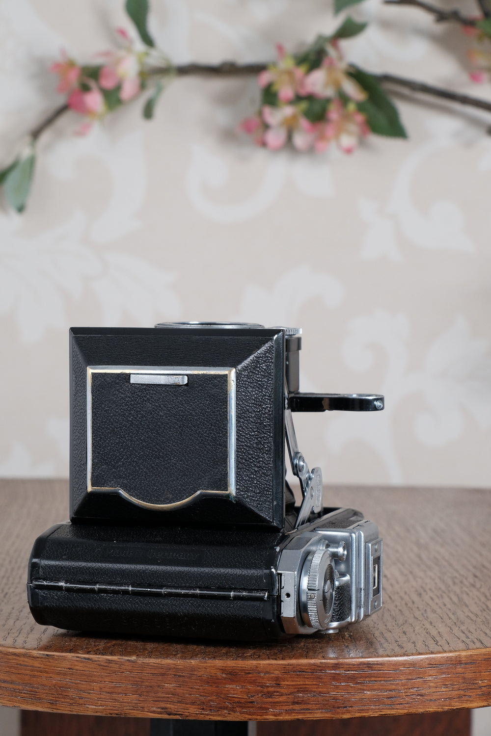 Superb, 1948 Zeiss Ikon Super Ikonta with case, CLA’d, Freshly Serviced!