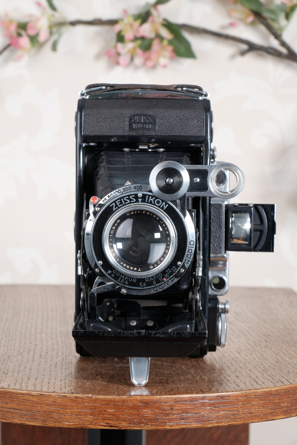 SUPERB! 1936 Zeiss Ikon Super Ikonta 6x9, Tessar lens CLA’d with leather case. CLA’d, Freshly Serviced!