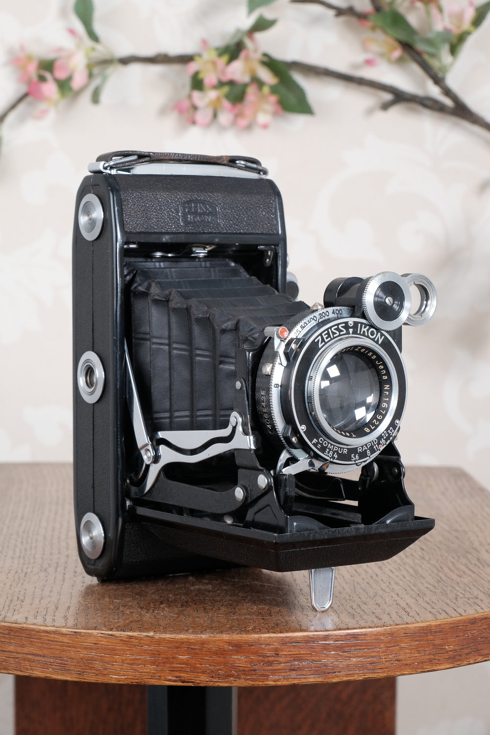 SUPERB! 1936 Zeiss Ikon Super Ikonta 6x9, Tessar lens CLA’d with leather case. CLA’d, Freshly Serviced!