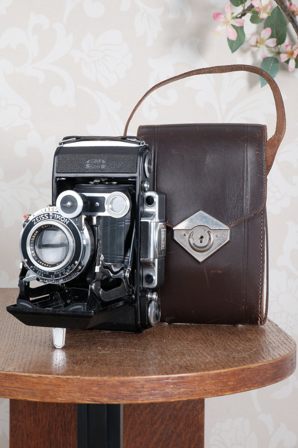 SUPERB! 1936 Zeiss Ikon Super Ikonta 6x9, Tessar lens CLA’d with leather case. CLA’d, Freshly Serviced!