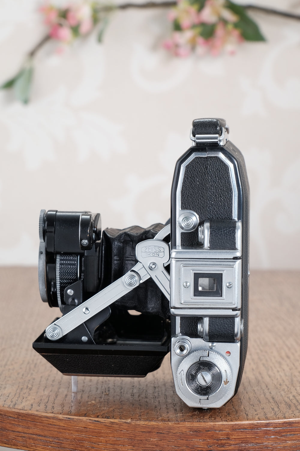 Near Mint! 1952 Zeiss Ikon Super Ikonta, Synchro-Compur & Coated Tessar. CLA’d, Freshly Serviced!