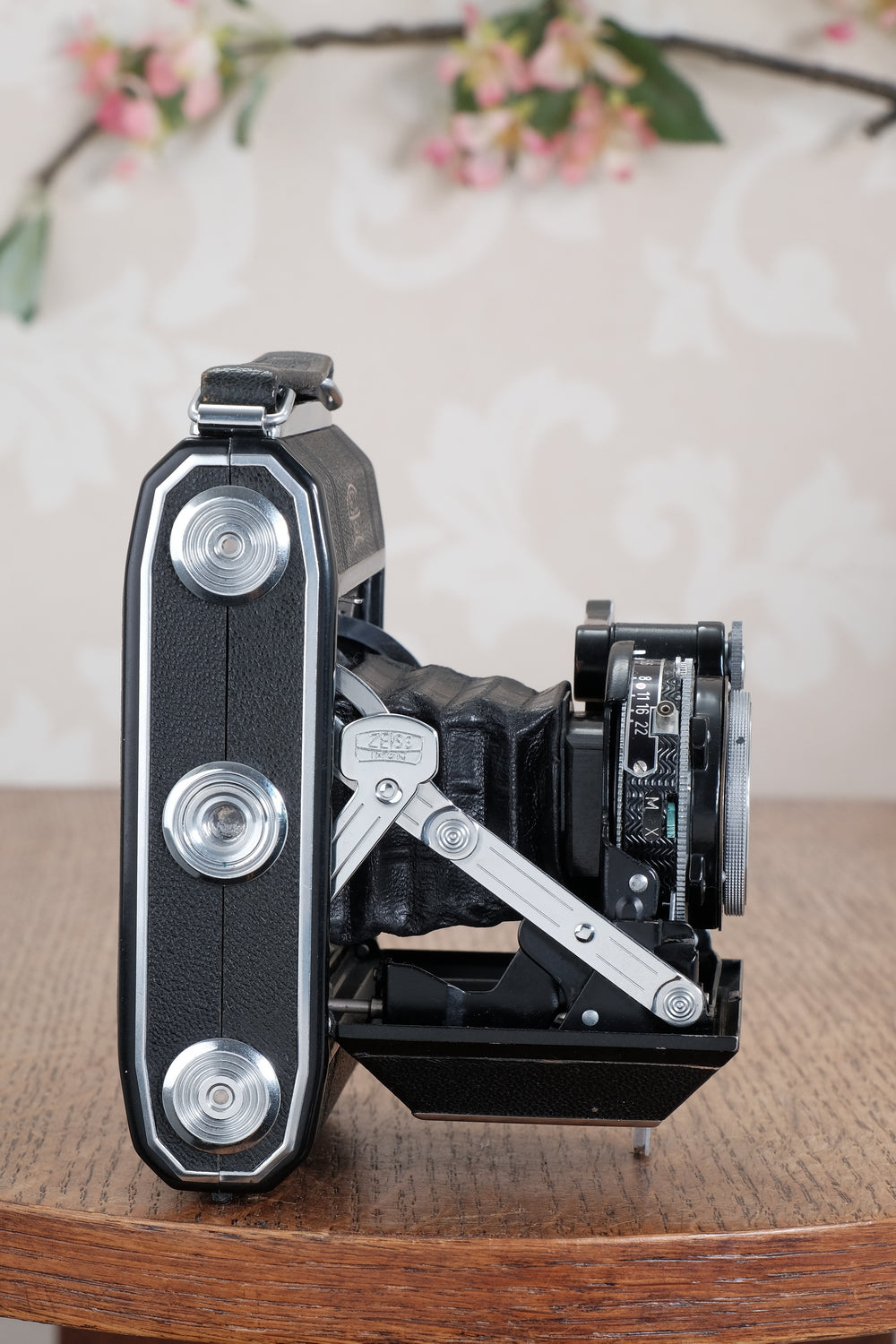 Near Mint! 1952 Zeiss Ikon Super Ikonta, Synchro-Compur & Coated Tessar. CLA’d, Freshly Serviced!