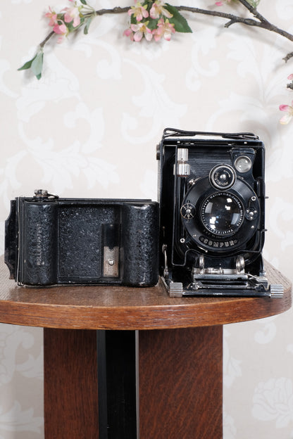 Excellent! 1930 Voigtlander Bergheil with vintage "Dial set" Compur shutter and Heliar lens. With 120 roll-film back, plate holders and case. Freshly serviced CLA’d