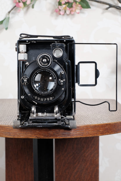 Excellent! 1930 Voigtlander Bergheil with vintage "Dial set" Compur shutter and Heliar lens. With 120 roll-film back, plate holders and case. Freshly serviced CLA’d