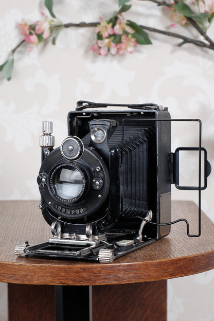 Excellent! 1930 Voigtlander Bergheil with vintage "Dial set" Compur shutter and Heliar lens. With 120 roll-film back, plate holders and case. Freshly serviced CLA’d