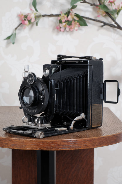 Excellent! 1930 Voigtlander Bergheil with vintage "Dial set" Compur shutter and Heliar lens. With 120 roll-film back, plate holders and case. Freshly serviced CLA’d