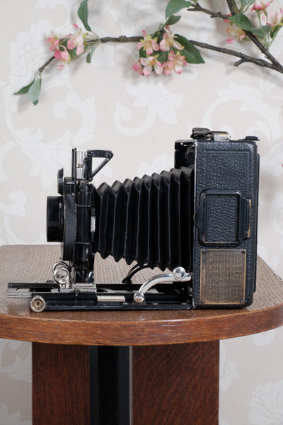 Superb! 1930 Voigtlander Bergheil Camera with Heliar lens. With 120 roll-film back, plate holders and case. Freshly serviced CLA’d