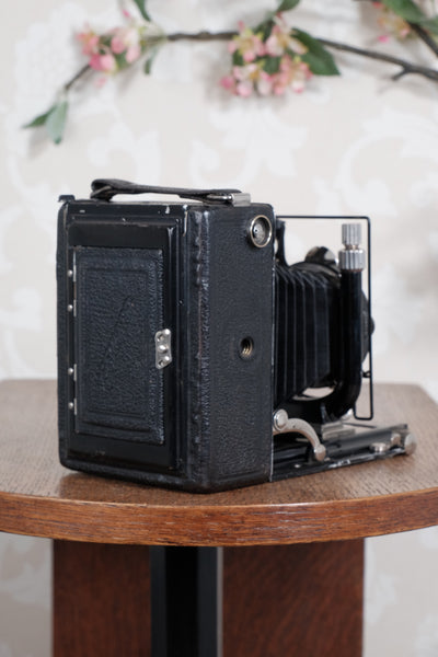 Superb! 1930 Voigtlander Bergheil Camera with Heliar lens. With 120 roll-film back, plate holders and case. Freshly serviced CLA’d