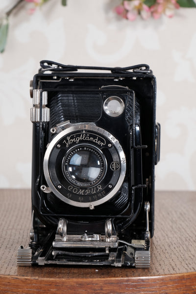 Excellent 1932 Voigtlander Bergheil Camera with Heliar lens. With 120 roll-film back, plate holders and case. Freshly serviced CLA’d