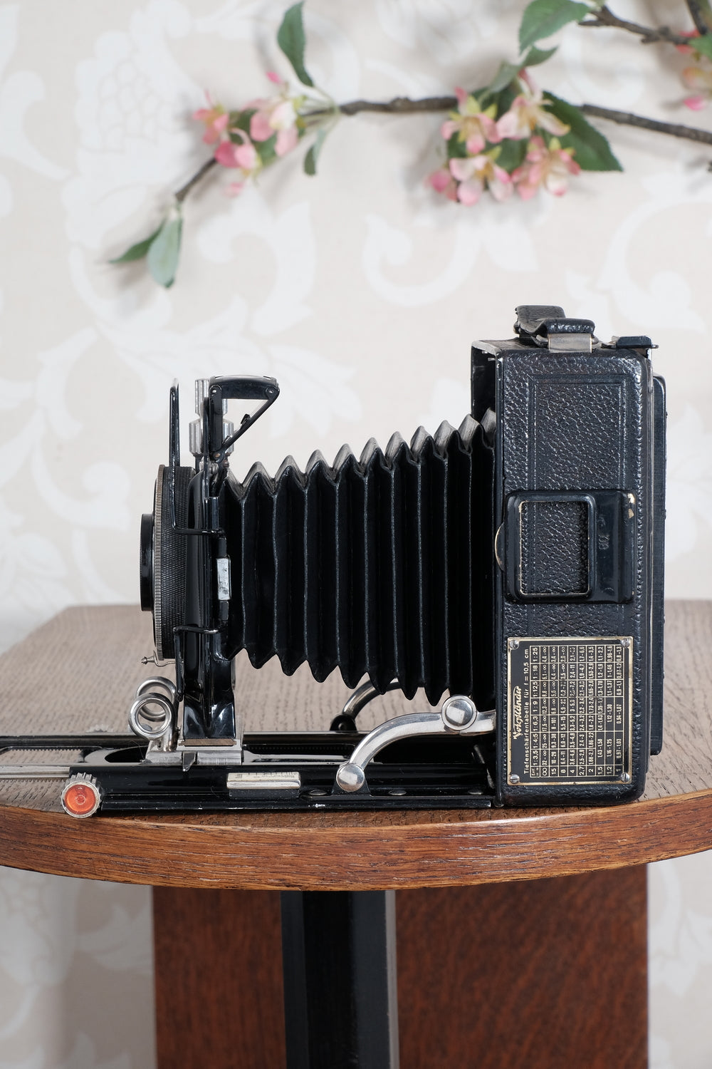 Excellent 1932 Voigtlander Bergheil with "rim-set" Compur shutter & Heliar lens. With 120 roll-film back, plate holders and case. Freshly serviced CLA’d