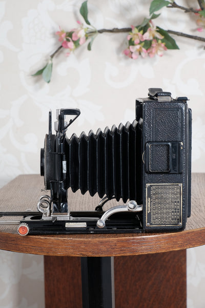 Excellent 1932 Voigtlander Bergheil Camera with Heliar lens. With 120 roll-film back, plate holders and case. Freshly serviced CLA’d