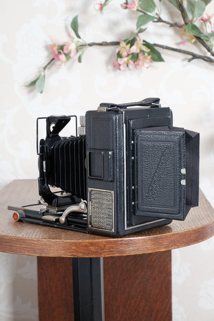 Excellent 1932 Voigtlander Bergheil with "rim-set" Compur shutter & Heliar lens. With 120 roll-film back, plate holders and case. Freshly serviced CLA’d