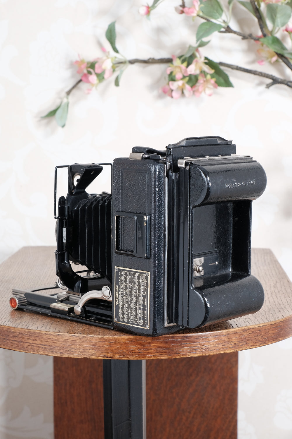 Excellent 1932 Voigtlander Bergheil with "rim-set" Compur shutter & Heliar lens. With 120 roll-film back, plate holders and case. Freshly serviced CLA’d