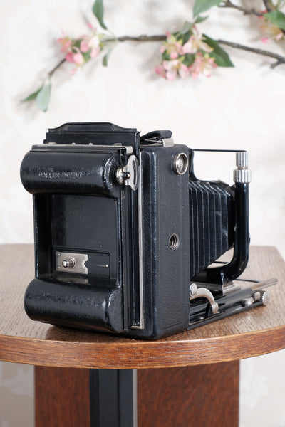 Excellent 1932 Voigtlander Bergheil Camera with Heliar lens. With 120 roll-film back, plate holders and case. Freshly serviced CLA’d