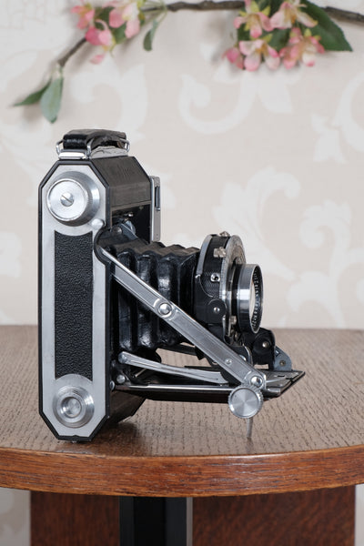 Rare! 1938 WELTA WELTUR, Medium format, Coupled Rangefinder Camera, with original case. CLA'd, Freshly serviced!