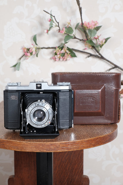 Near Mint! 1952 6x6 Zeiss Ikon Ikonta with leather case . Freshly Serviced, CLA'd