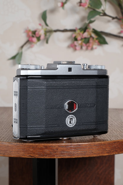 Near Mint! 1952 6x6 Zeiss Ikon Ikonta with leather case . Freshly Serviced, CLA'd