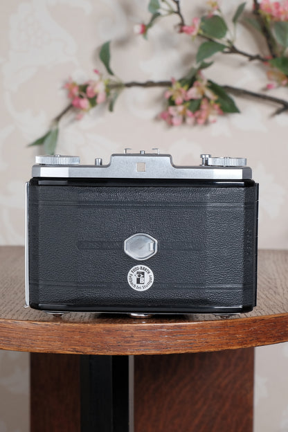 Near Mint! 1952 6x6 Zeiss Ikon Ikonta with leather case . Freshly Serviced, CLA'd