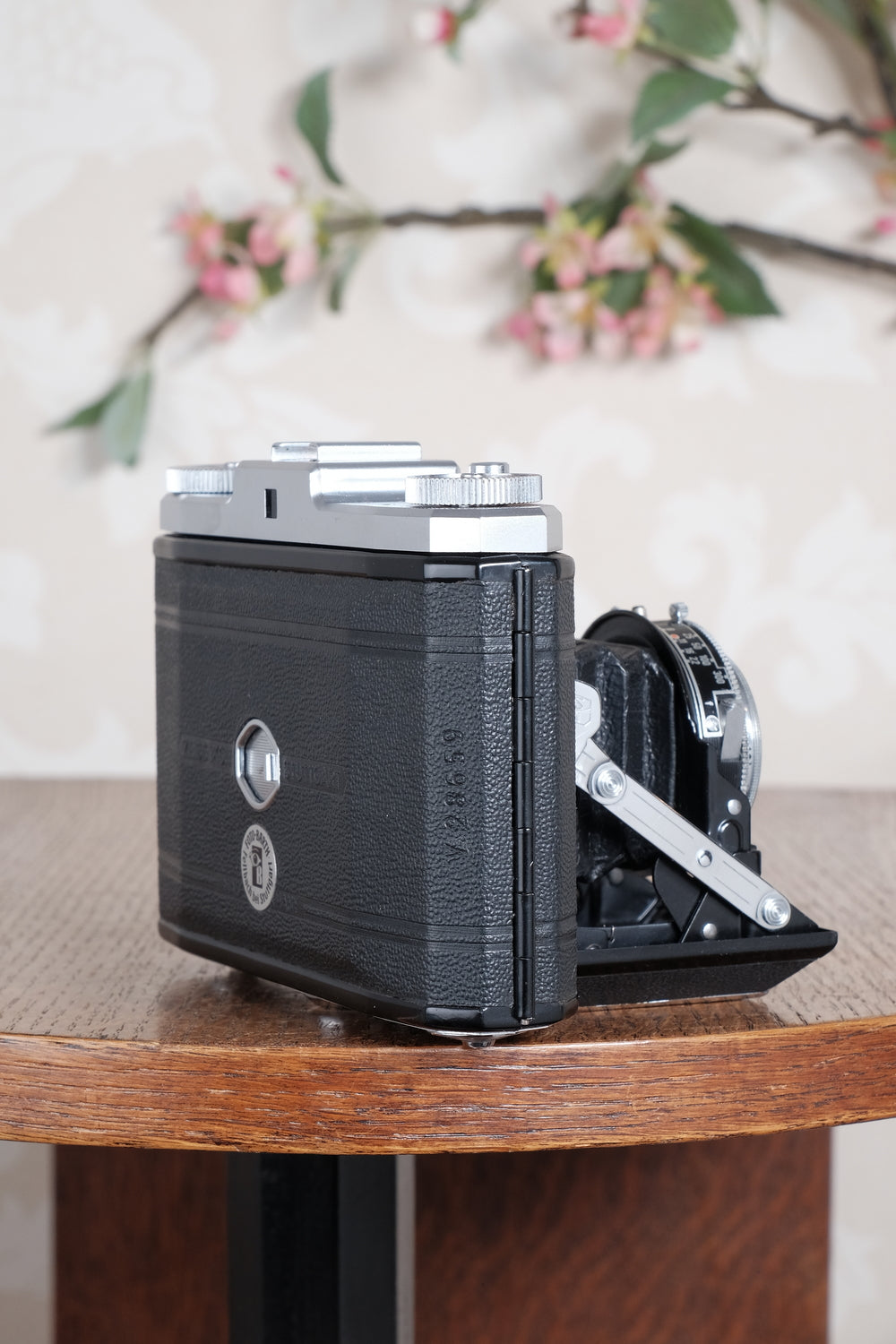 Near Mint! 1952 6x6 Zeiss Ikon Ikonta with leather case . Freshly Serviced, CLA'd