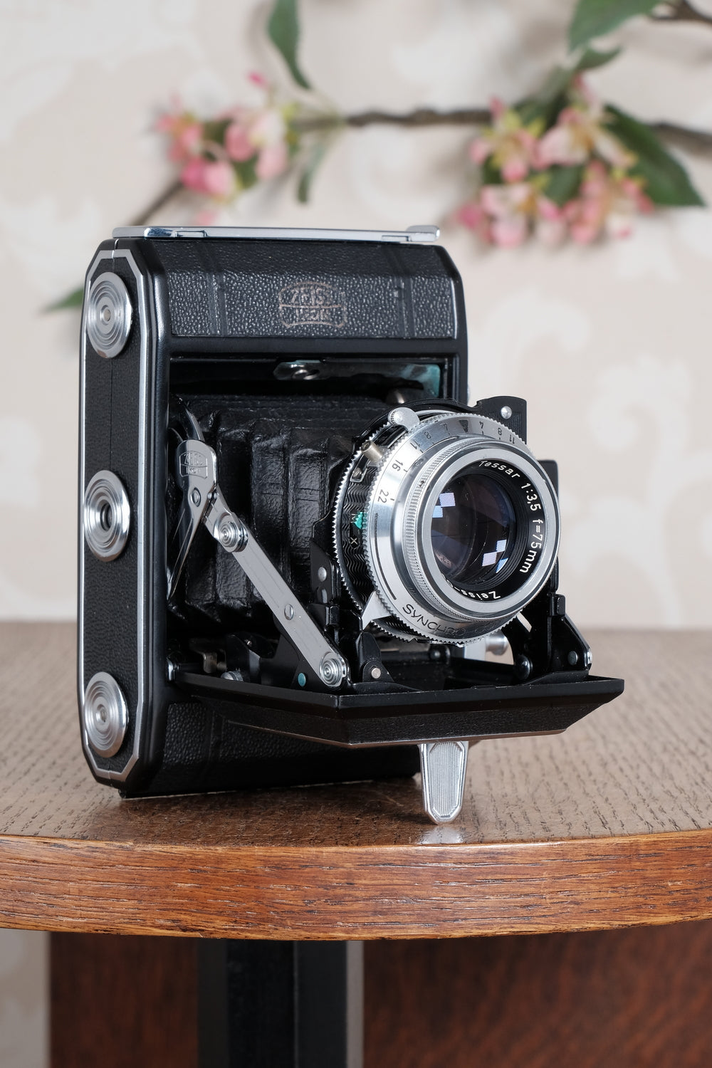 Mint! 1952 Zeiss Ikon Ikonta, Coated Tessar. Freshly Serviced, CLA'd