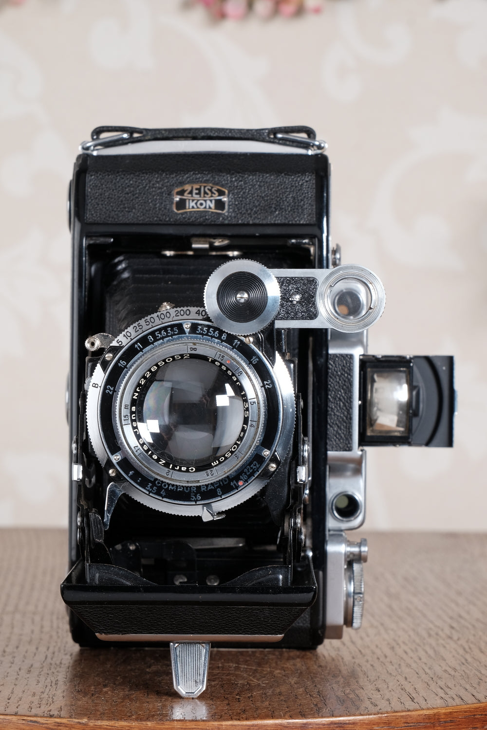 Near Mint! 1938 Zeiss Ikon Super Ikonta 6x9 (and 6x4,5), Tessar lens. CLA’d, Freshly Serviced!