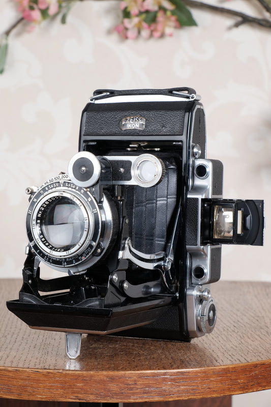 Near Mint! 1938 Zeiss Ikon Super Ikonta 6x9 (and 6x4,5), Tessar lens. CLA’d, Freshly Serviced!