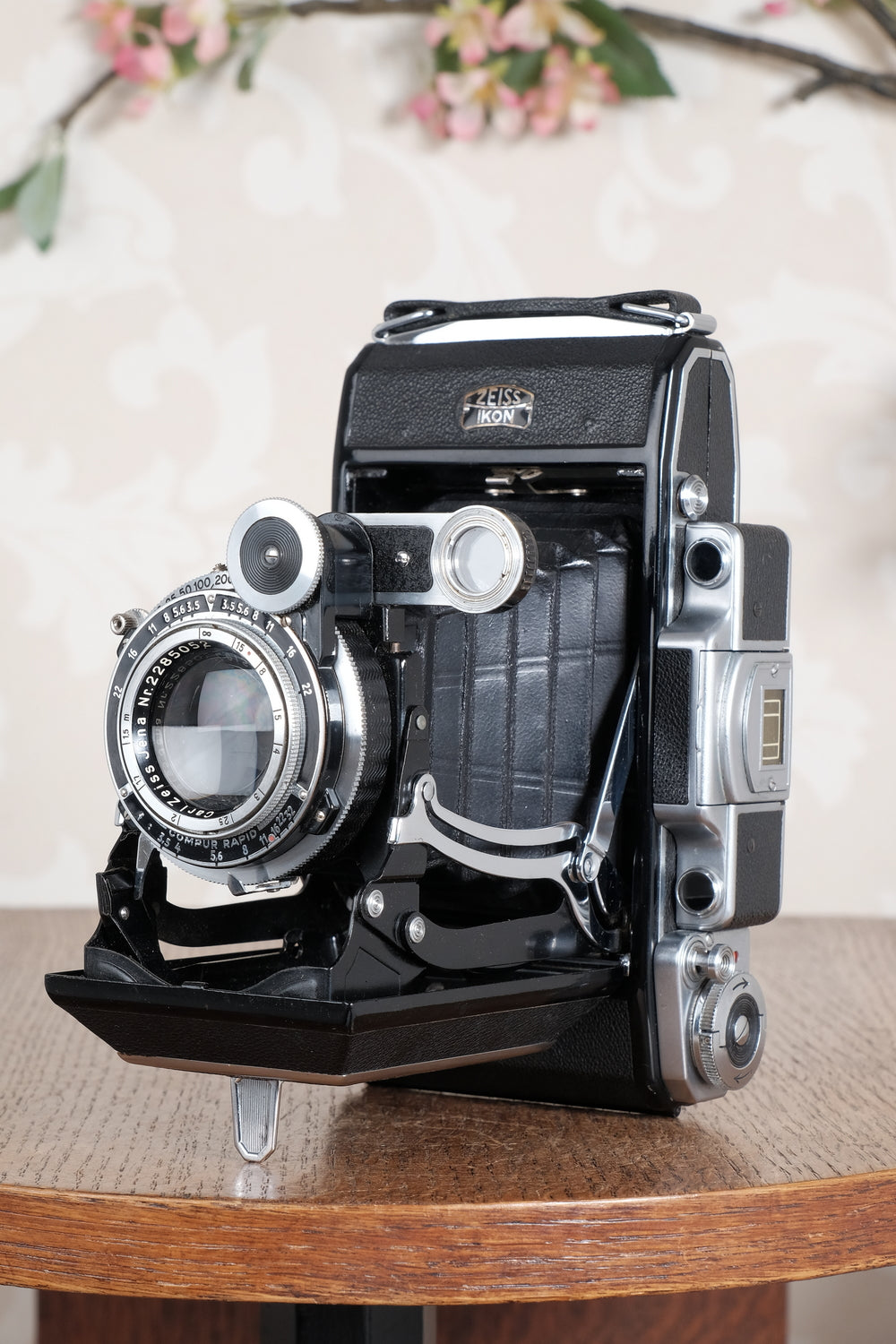 Near Mint! 1938 Zeiss Ikon Super Ikonta 6x9 (and 6x4,5), Tessar lens. CLA’d, Freshly Serviced!