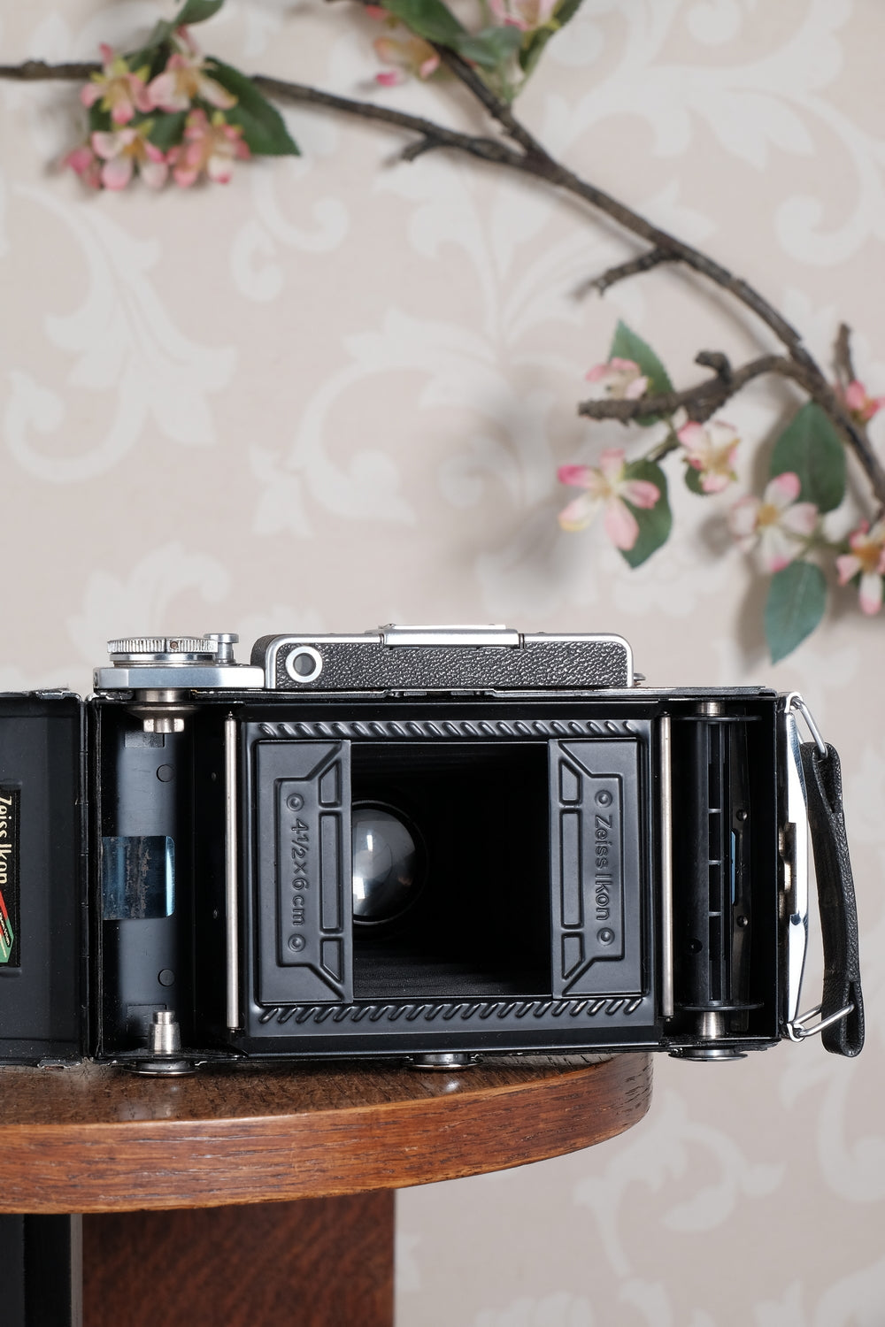 Near Mint! 1938 Zeiss Ikon Super Ikonta 6x9 (and 6x4,5), Tessar lens. CLA’d, Freshly Serviced!