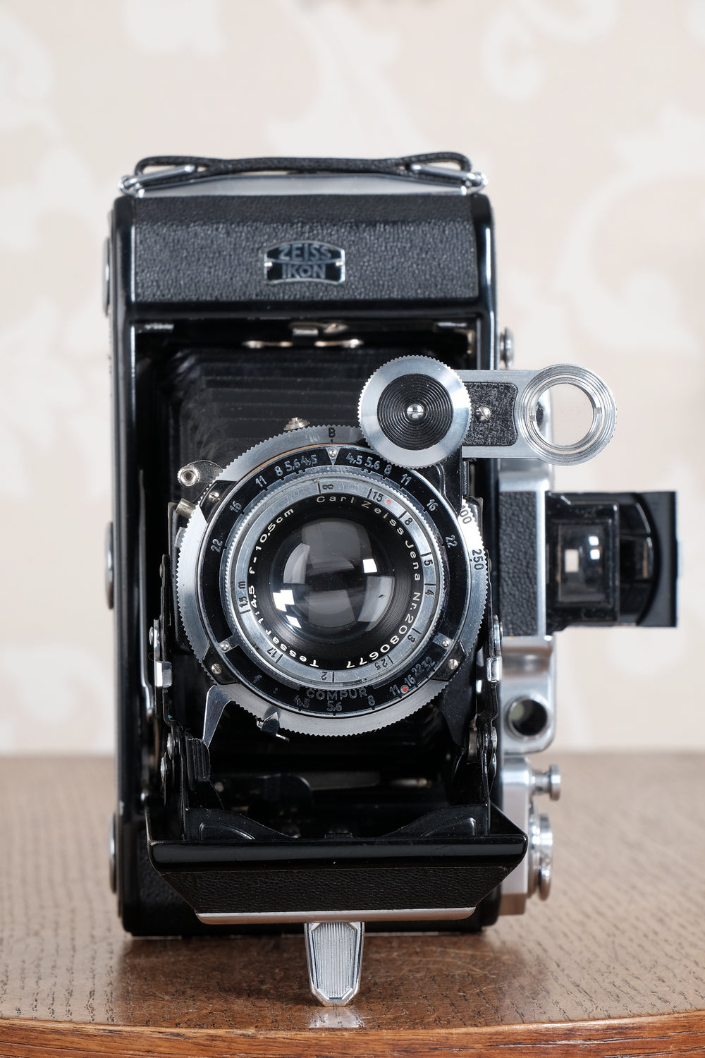 Near Mint! 1938 Zeiss Ikon Super Ikonta 6x9 (only), Tessar lens. CLA’d, Freshly Serviced!