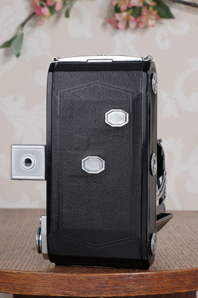 Near mint! 1956 Zeiss Ikon 6x9 camera, coated Carl Zeiss Tessar lens and case,  Freshly Serviced, CLA'd