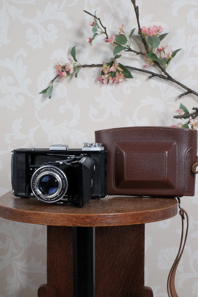 Near mint! 1956 Zeiss Ikon 6x9 camera, coated Carl Zeiss Tessar lens and case,  Freshly Serviced, CLA'd