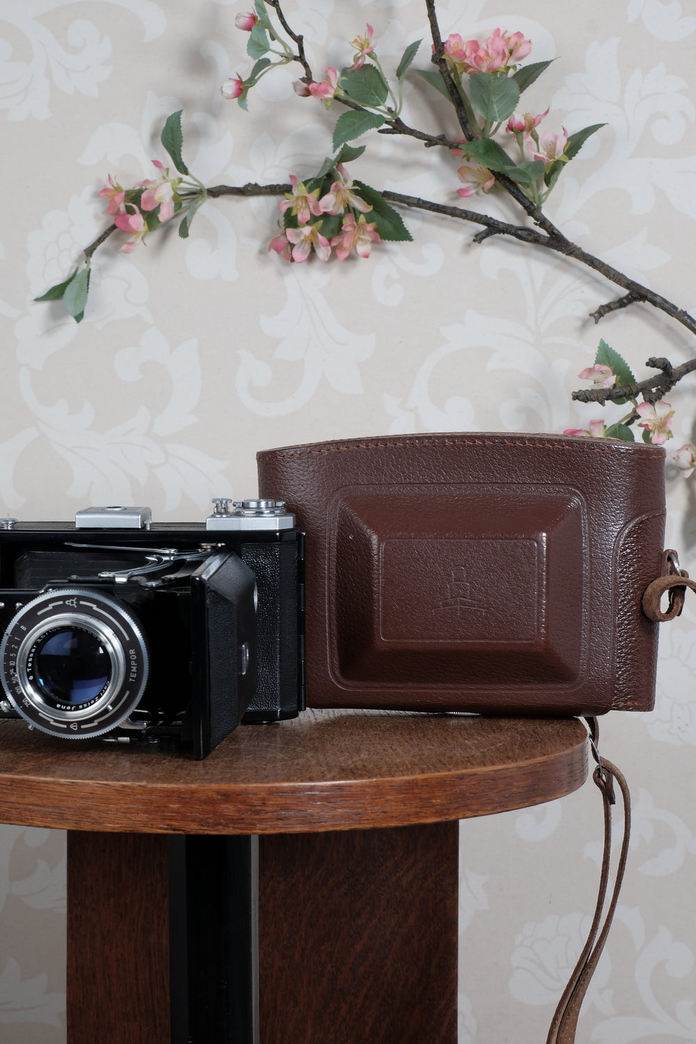 Near mint! 1956 Zeiss Ikon 6x9 camera, coated Carl Zeiss Tessar lens and case,  Freshly Serviced, CLA'd