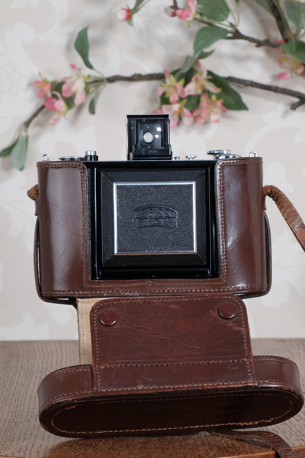 Near Mint! 1936 Zeiss Ikon 6x6 Ikonta with Tessar lens & case. Freshly Serviced, CLA'd