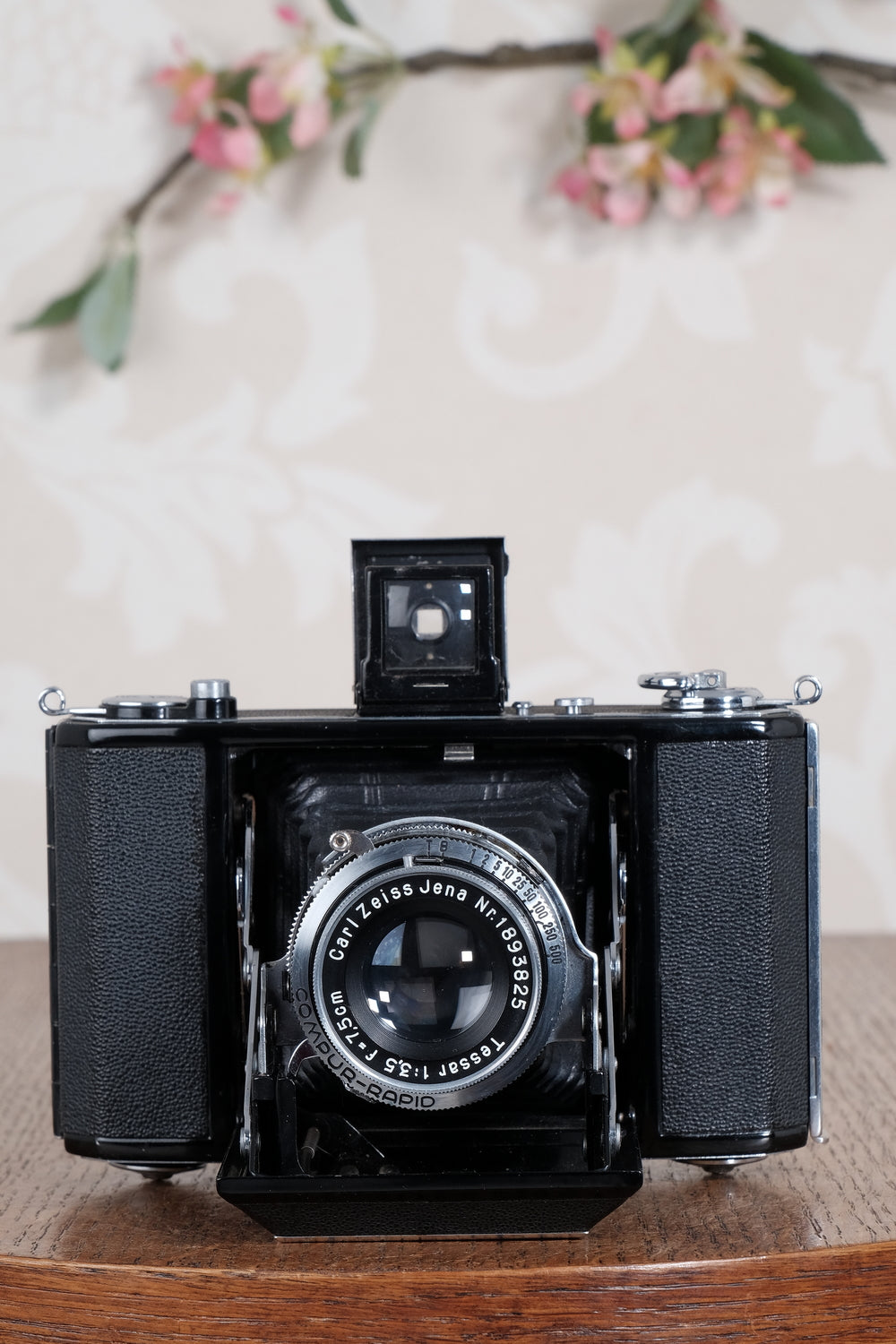 Near Mint! 1936 Zeiss Ikon 6x6 Ikonta with Tessar lens & case. Freshly Serviced, CLA'd