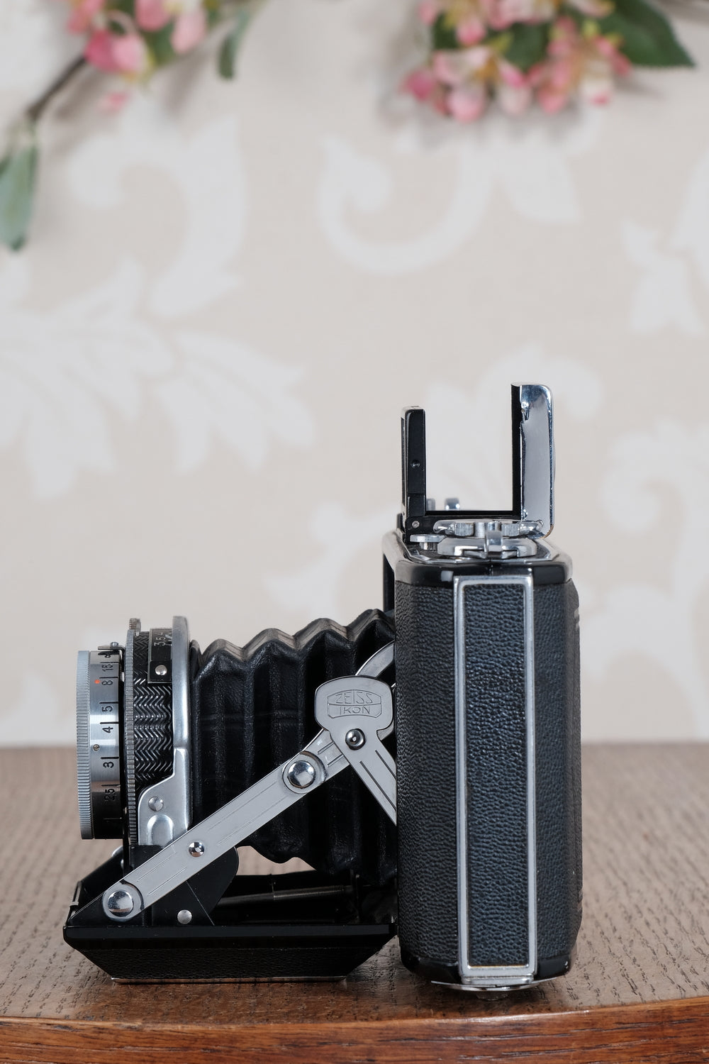 Near Mint! 1936 Zeiss Ikon 6x6 Ikonta with Tessar lens & case. Freshly Serviced, CLA'd